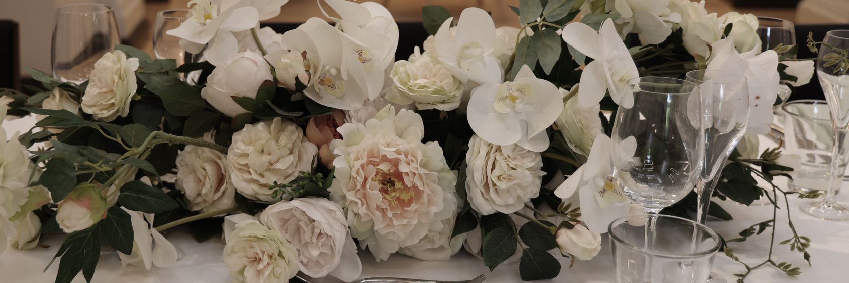 Floral centerpiece arrangement